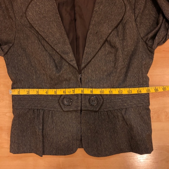 IZ Byer brown blazer with great details - Picture 7 of 7